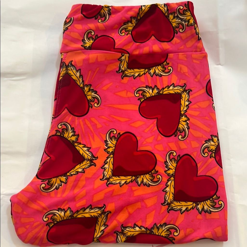 Vibrant Heart Patterned Leggings Tc